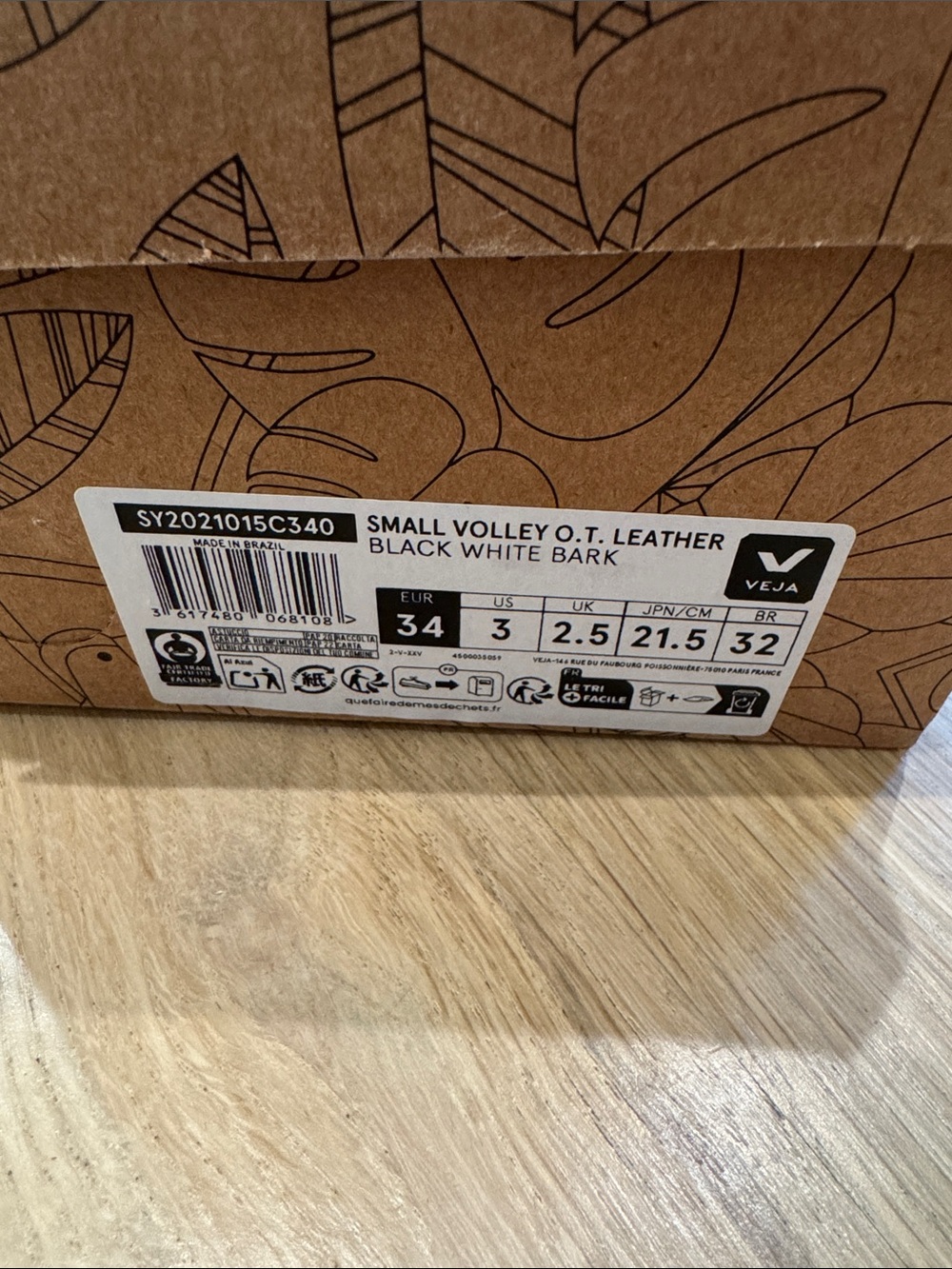 Veja Kids Black & White Low-Top Sneakers - Picture 5 of 7